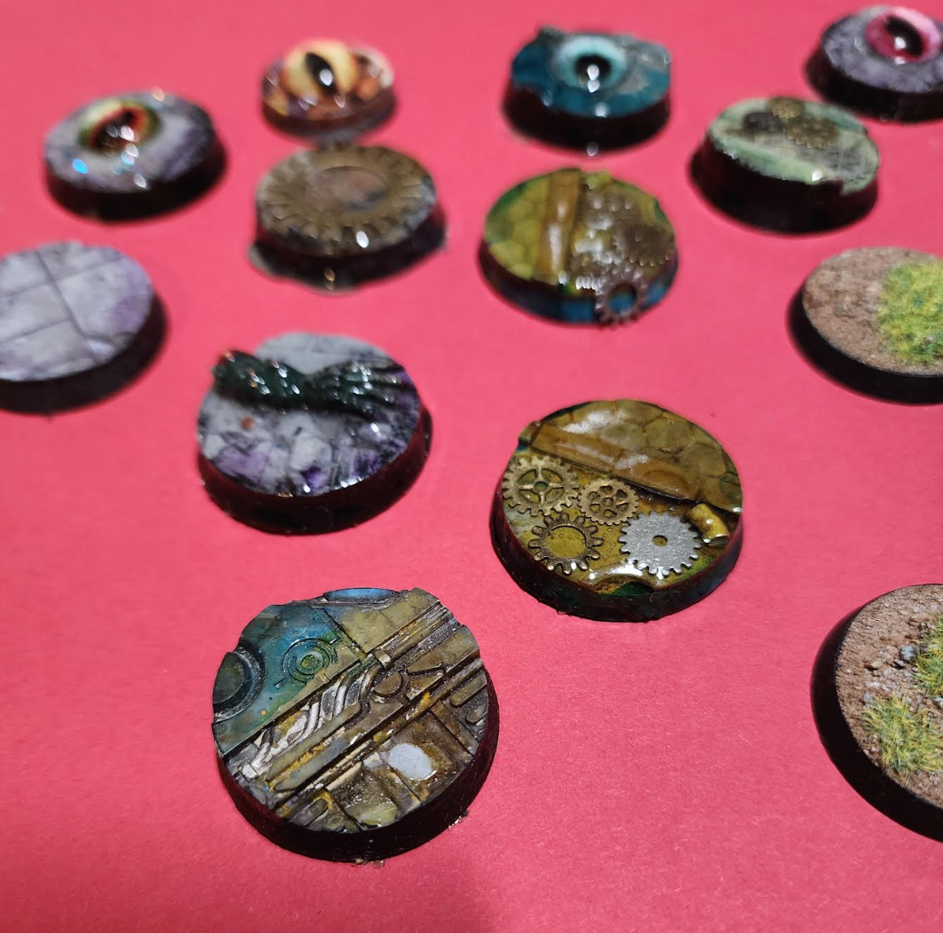 END OF SUMMER SALE: 1 lot of 14 painted & stylized RPG bases