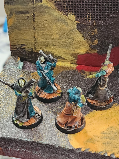 Set of 4x Painted Dealaque Necromunda Figures w handmade "designer case"